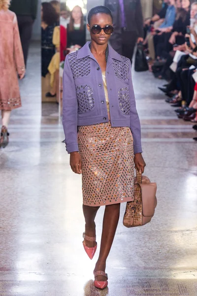 Look 18